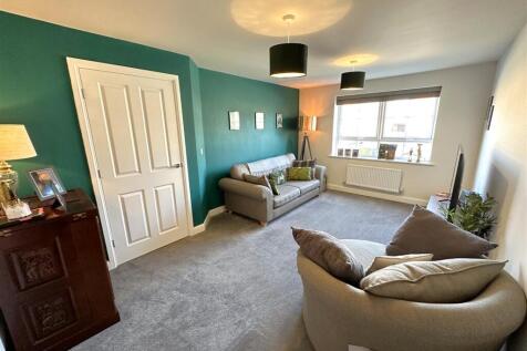 Spacious Living Room 216