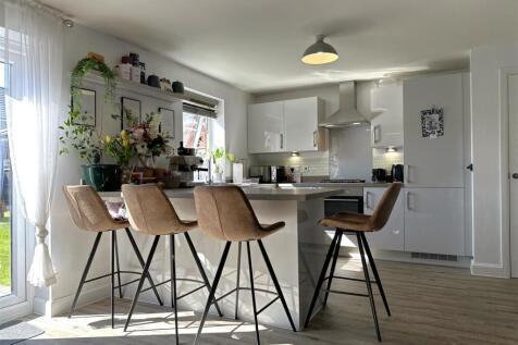 Eye-Catching Modern Kitchen 243