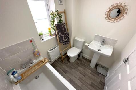 Family Bathroom 198
