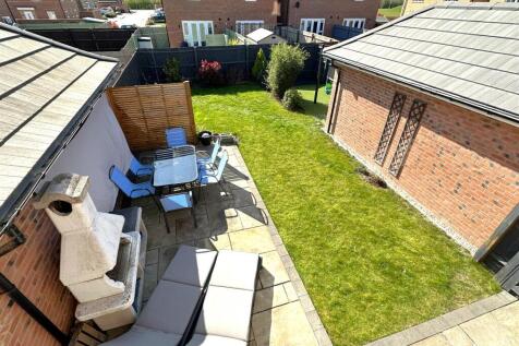 Large Rear Garden Overview 299