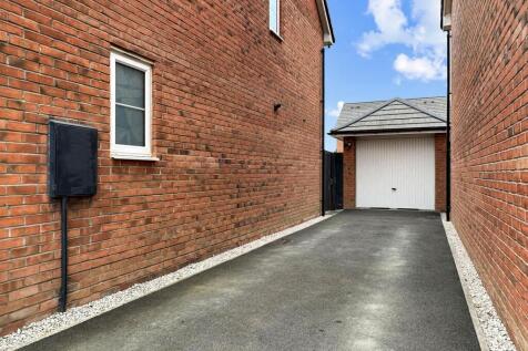 GARAGE &amp; Multi-Car Driveway 727