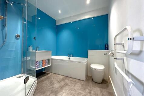 Stylish Modern Bathroom 330