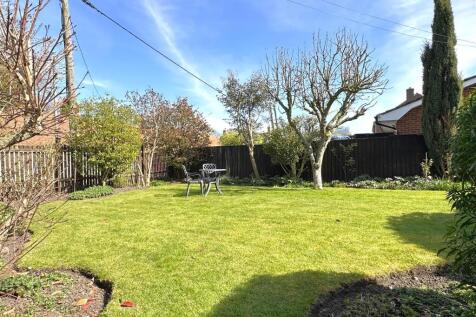 Delightful Private Garden 399