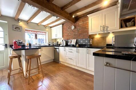 Stunning Contemporary Kitchen 320