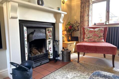Lovely Feature Fireplace 342