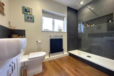 Modern Ground Floor Shower Room 363