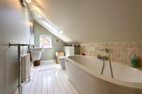 Stylish First Floor Bathroom 263