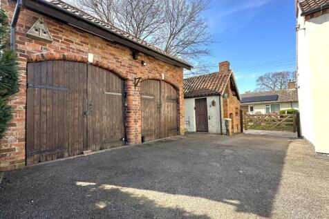 DOUBLE GARAGE, Outbuildings &amp; Driveway 428
