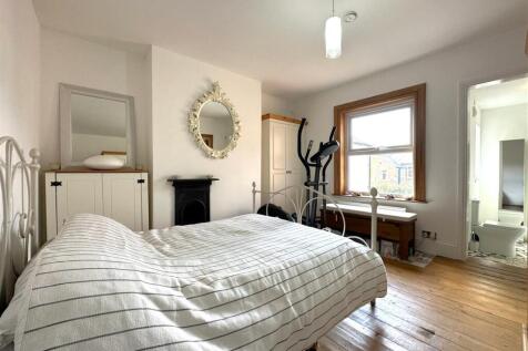Bedroom One Into En-Suite 478