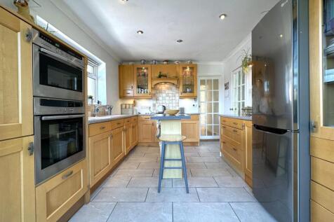 Magnificent Modern Kitchen 680
