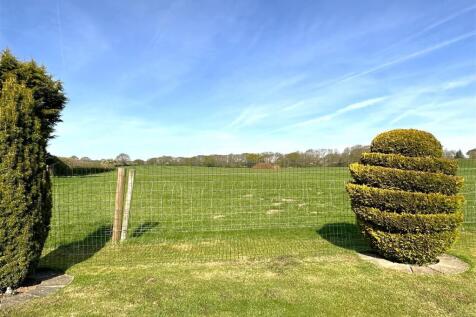 Captivating Countryside Outlook 613