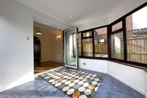 Delightful Garden Room 478
