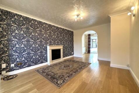 Generous Living Room 462
