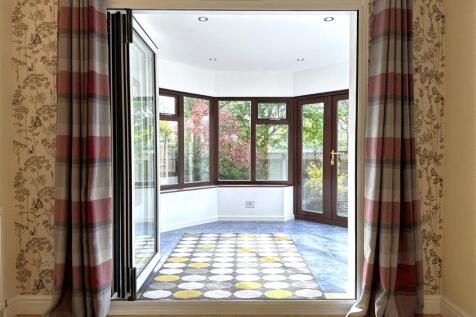 BI-FOLD DOORS Into Garden Room 473