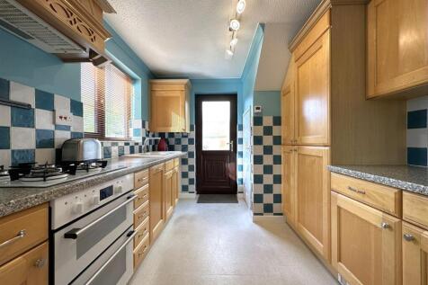 Well&#61;-Appointed Kitchen 484