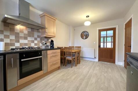 Well-Appointed Dining Kitchen 396