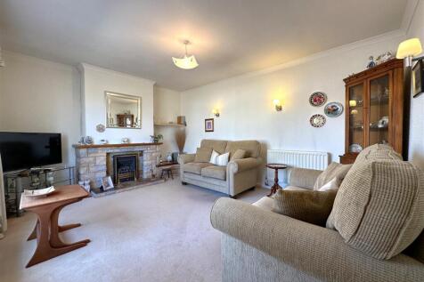 Generous Living Room 802