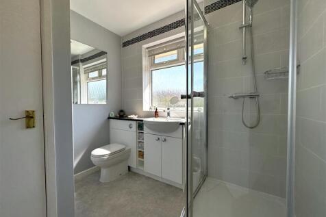 Stylish Modern GF Shower Room 842