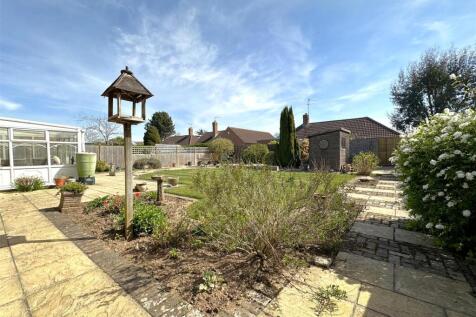 Lovely Landscaped Garden 906