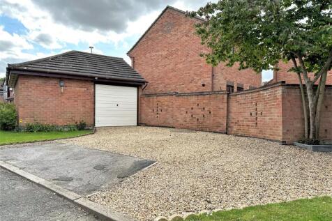 Extensive Driveway &amp; Detached Garage916