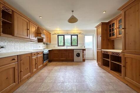Well-Appointed Dining Kitchen 146