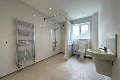 Large Modern Shower Room 128