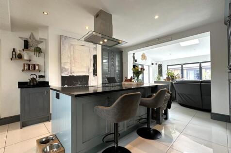 Contemporary Kitchen/Diner 255