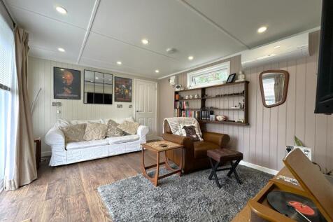 Annexe: Living Space 302
