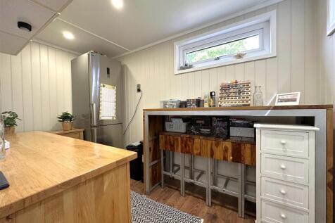 Annexe: Kitchenette/Utility 295