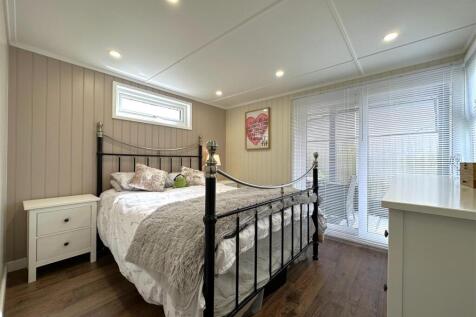 Annexe: Bedroom 316