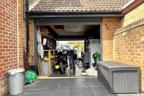 Integral Garage With Front &amp; Rear Doors 362