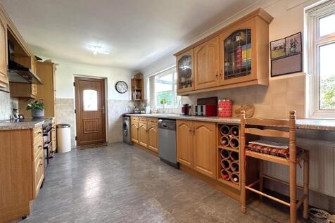 Large Dining Kitchen  536