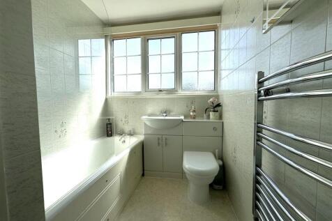 Family Bathroom 476