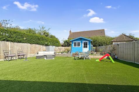 Private Landscaped Garden 680