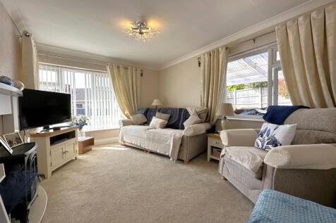 Dual-Aspect Living Room 654