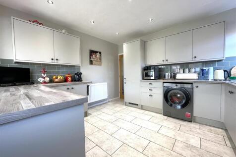 Lavish Contemporary Kitchen 655