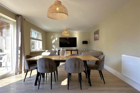 Open-Plan Dining Space 136