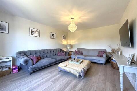 Large Living Room 131