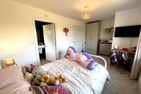 Second Bedroom Into En-Suite 203