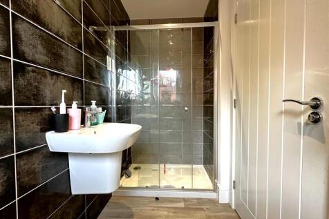 En-Suite Shower Room 212