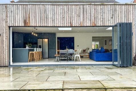 STUNNING Bi-Fold Doors 892