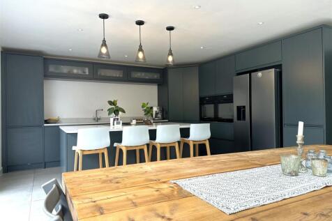 Sleek &amp; Sublime Kitchen 912