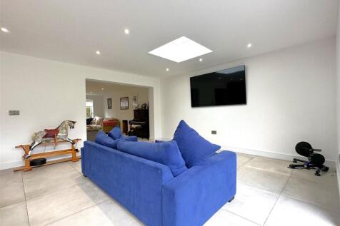 Living Area 920