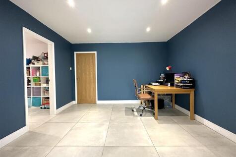 Dining/Family Room 924