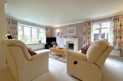 Bow-Fronted Living Room 109