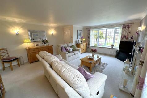 Generous Living Room 116