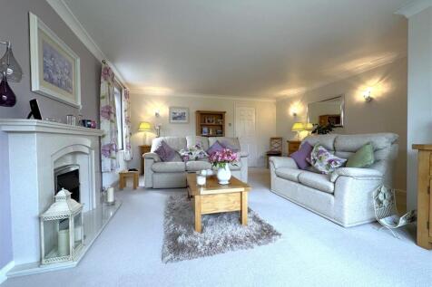 Spacious Reception Room 124