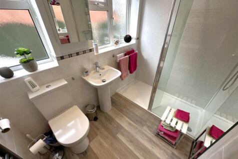 Stylish Shower Room 054