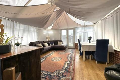 Substantial Multi-Purpose Conservatory 912