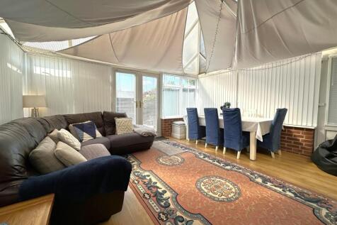 Generous Conservatory With French Doors 992